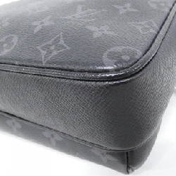 Túi đeo chéo ngoài trời Louis Vuitton Taiga Lama PM M30233 - Hàng hiệu Chính hãng 768349