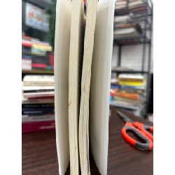 Giữa Trần Gian Và Địa Ngục - Nguyễn Đình Bổn - Nguyễn Đình Bổn 961040