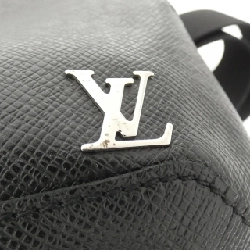 Túi đeo chéo Louis Vuitton Taiga Avenue M30443 610268