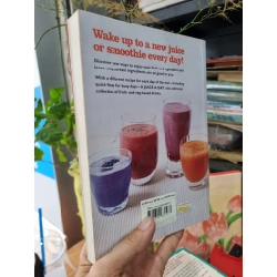 A JUICE A DAY : 365 Juices + Smoothies For Every Day of The Year