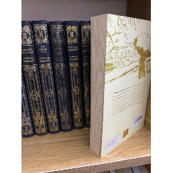 Nhắm mắt thấy Paris- Dương Thuỵ- Sách lưu kho,giấy xốp có ố theo thời gian 780149