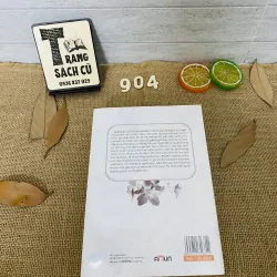 Gió mang những ký ức thổi thành những cánh hoa 1012901