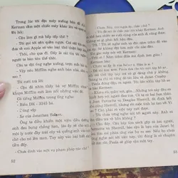 Tiểu thuyết của nhà văn James Hadley Chase: HÃY ĐẶT NÀNG LÊN TẤM THẢM HOA 719738