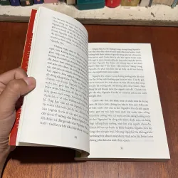 II Văn Học: Nguyễn Du _ Trên Đường Gió Bụi - Hoàng Khôi - 2002 801119