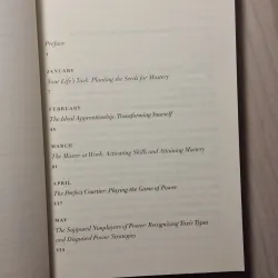 Robert Greene - The Daily Laws: 366 Meditations 933918