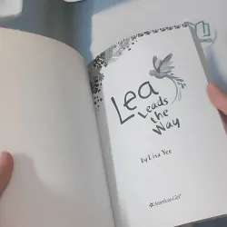 Lea Leads the Way - Lisa Yee 1033611