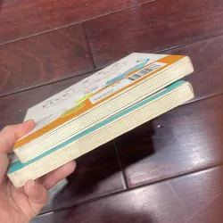 NGOẠI VĂN : sách tiếng anh counting :Five Funny Eggs hoặc Five Clever Mice : chọn 1 quyển  1027981