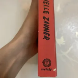 Crying in H mart Michelle Zauner Memoir mới 90% 991815