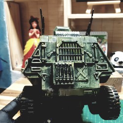 Mô hình quân sự 1/18 xe bọc thép kèm lính nga 6702
