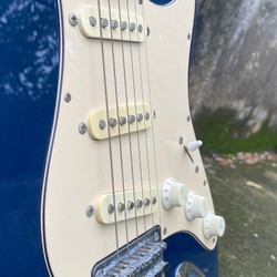 Squier Bullet strat Stratocaster Hardtail. Ngoại hình còn đẹp  189640