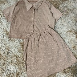 Set áo croptop có cổ & chân váy có quần trong