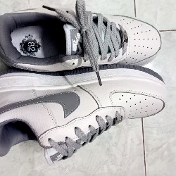 Giày sneaker thể thao nam nữ trắng sữa viền xám bạc Air Force one còn mới nguyên 60910