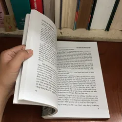 II Tủ Sách Nhân Vật: Năm Tháng Cuộc Đời - Sáu Hưng - 2009 716780