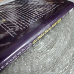 Ánh sáng trong bóng tối trải nghiệm đạo đức học kito giáo triết học | bìa cứng đánh số 528853
