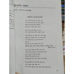 Nhà văn trong nhà trường: Hoàng Trung Thông - Bích Hà 702651