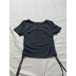 Áo croptop nữ ngắn tay gân tăm xẻ ngực Ozenka, chất thun mềm mịn