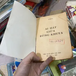 Ai hát giữa rừng khuya của tác giả Tchya 1011511