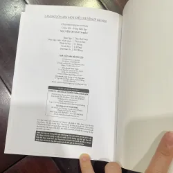 Làm người lớn , một điều huyền bí - sarah andersen - 2023 nhã nam 1026083