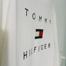 Áo sweatshirt Tommy Hilfiger trắng thêu logo 719776