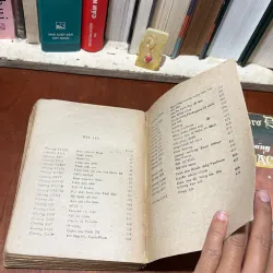 II Văn Học Nước Ngoài: Hoàng Hậu MácGô (2 Tập) - ALEXANĐRƠ ĐUYMA - 1988 781593