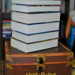 Rương sách Harry Potter Tặng kèm Tập 8 - Potter Hardcover Boxed Set Books 1-7 with Trunk 1013696