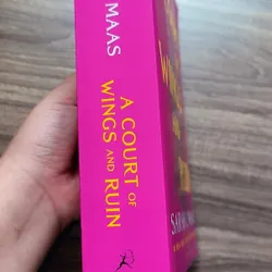 A COURT OF WINGS AND RUIN - Sarah J.Maas 722946