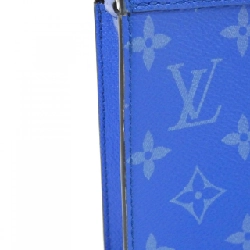 Túi đeo vai Louis Vuitton Taiga Lama Gaston Wearable Wallet M83099 611944