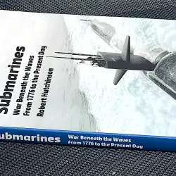 SUBMARINES War Beneath the Waves from 1776 to the Present day 993366