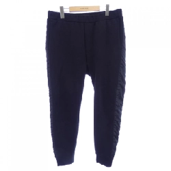 Quần PRADA Hình tam giác UJP180 S212 11JE - Hàng hiệu Chính hãng