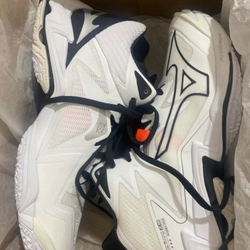 Giày bóng chuyền mizuno wave lightning z8, size 40.5, màu trắng, chính hãng mới nguyên hộp 447401