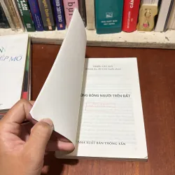 II Văn Học: Những Bóng Người Trên Đất - Nhiều Tác Giả - 2009 785605