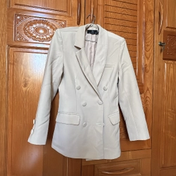 Áo vest 2 lớp brand BASIC chính hãng, đệm vai, size S, màu kem, like new 95%, used 2 lần