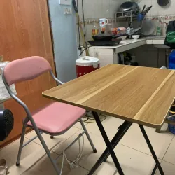 Bàn ăn gấp gọn mặt gỗ tự nhiên chân kim loại màu đen 745713