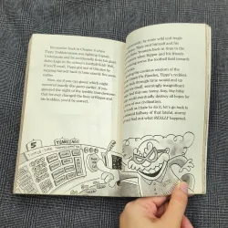 (Ngoại văn) Captain Underpants and The Terrifying Return of Tippy Tinkletrousers 1035866