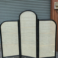 Bình phong mây khung đen kết hợp lưới 499684