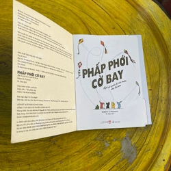PHẤP PHỚI CỜ BAY LỊCH SỬ QUỐC KỲ CÁC NƯỚC CHO TRẺ EM- ROBERT G. FRESSON 551191