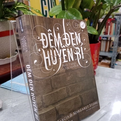 Đêm đen huyền bí