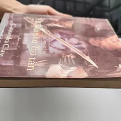 Thành phố trơ tàn- phần 2 series Vũ khí bóng đêm 559549