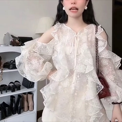 Sét áo ren cổ yếm bánh bèo điệu đà kèm chân váy bí xinh xắn 499816