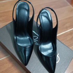 Giày cao gót Queen 8 phân size 35 màu đen hàng mới nguyên còn hộp 70129