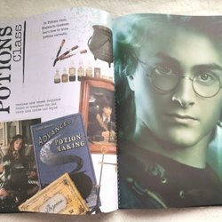 HOGWARTS 
A CINEMATIC YEARBOOK : IMAGINE ,DRAW ,CREATE  383794