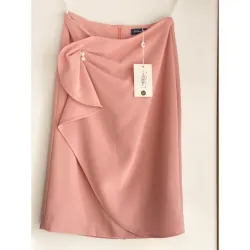 MỚI 100%***NGUYÊN TAG***GIÁ 790K***CHÂN VÁY BÚT CHÌ IVY MODA**SIZE M*MỚI CÒN NGUYÊN TAG*