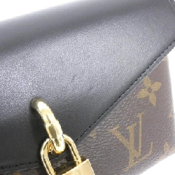 Túi đeo vai Louis Vuitton Monogram Padlock On Strap M80559 608695