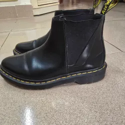 Giày Dr. Martens Bianca.
Màu đen.
Size 5UK - 38. Made in Thailand. Tình trang sử dụng tốt. 1031353