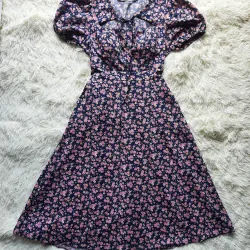 Đầm hoa nhí tay ngắn, kiểu dáng chữ A size S,M chưa qua sử dụng