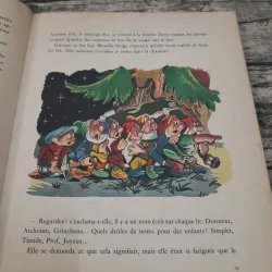 Sách truyện cổ tích màu khổ lớn tiếng Pháp- Waly Disney BLANCHE, BAMBI, CENDRILION in 1963 758693