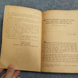 NHỮNG VẤN ĐỀ PHÁP LÝ QUA NGHỊ QUYẾT ĐẠI HỘI LẦN THỨ IV CỦA ĐẢNG 689547