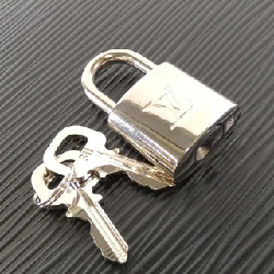 Túi Louis Vuitton Epi Lockit M42292 615077