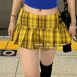 Chân váy xếp ly ngắn vàng như hình mới 99% 760037