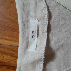 Áo sơmi cổ tim có nút cài , chất linen mỏng ,mát , mềm. 14306